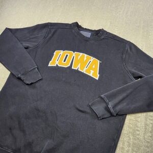 Iowa Hawkeyes Sweatshirt Adult Medium Black Heavy Cotton Fleece Crewneck